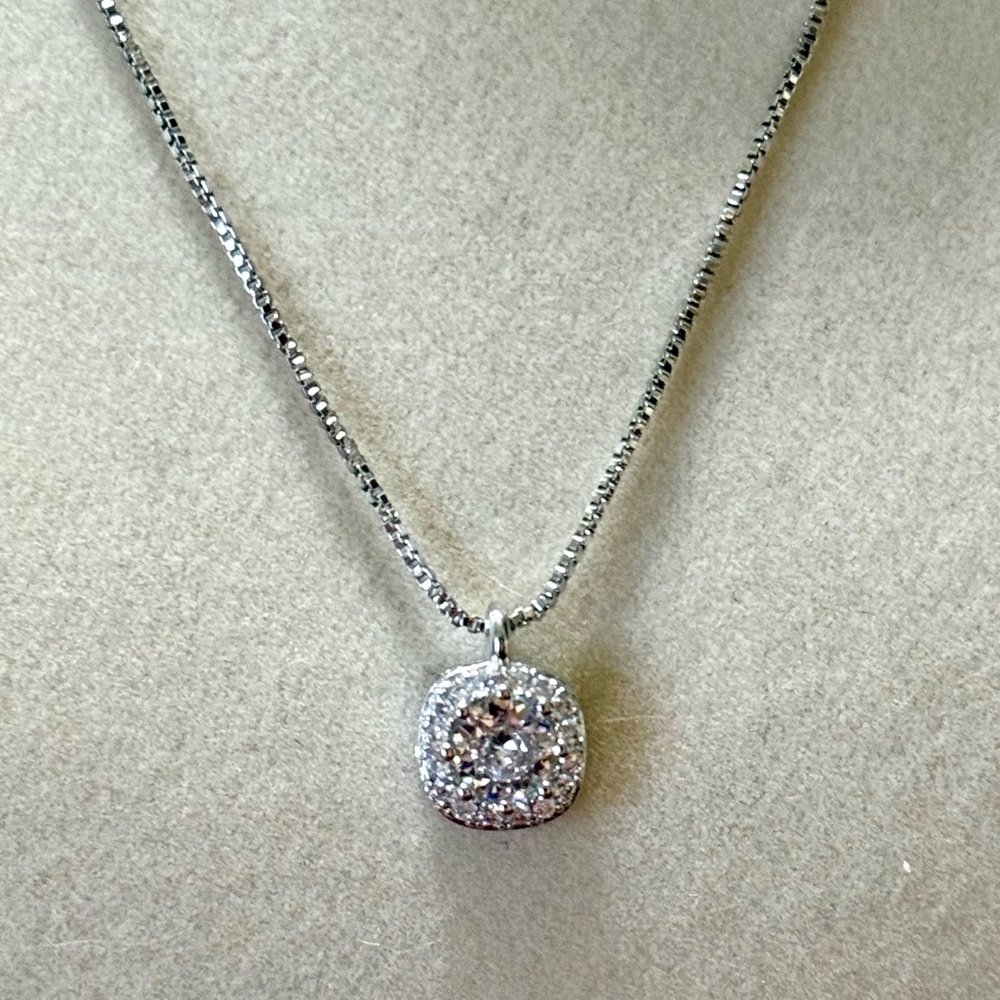 Silver Tone Cubic Zirconia Pendant With Chain Necklace New